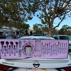 glitz and glam makeup brushes